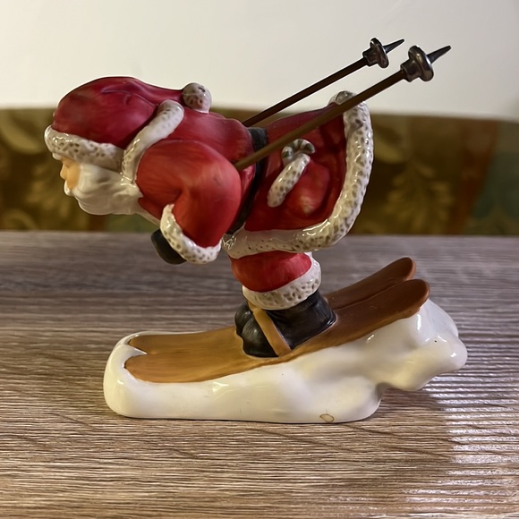 Walt Disney world Santa skiing figurine - Picture 2 of 5